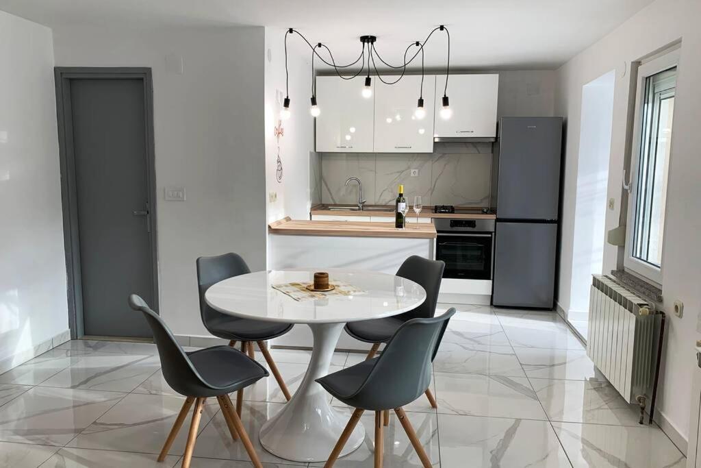 New Apartment Ema I クルク エクステリア 写真
