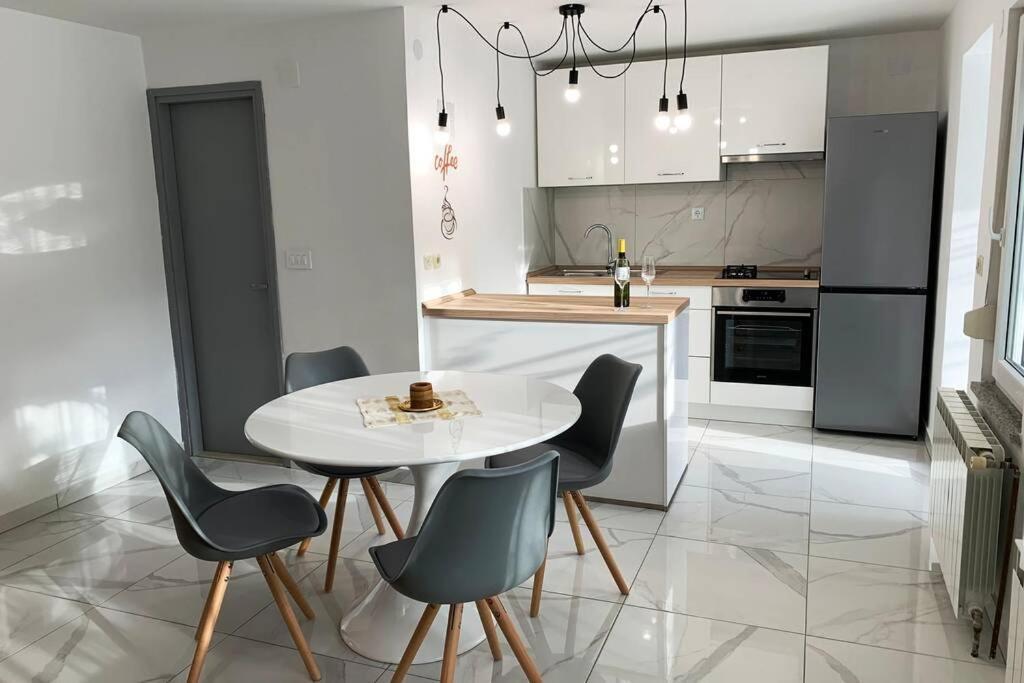 New Apartment Ema I クルク エクステリア 写真